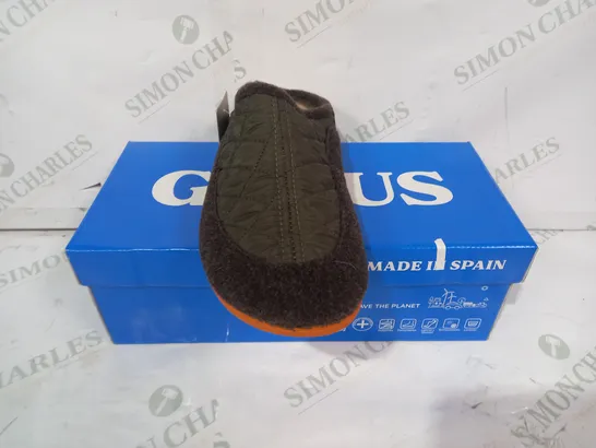 BOXED PAIR OF GURUS SLIP-ON SHOES IN KHAKI/ORANGE UK SIZE 7