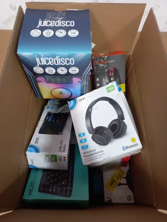 LOT OF APPROX. 15 ITEMS INCLUDING KEYBOARD, HEADPHONES, SPEAKERS