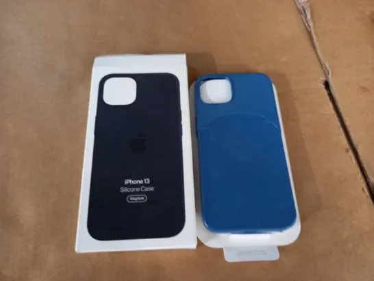 IPHONE 13 SILICONE CASE IN BLUE