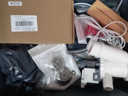 LOT OF APPROXIMATELY 10 ASSORTED HOUSEHOLD ITEMS TO INCLUDE DAEWOOD 2 WAY AERIAL SPLITTER, CLEAR PARCEL TAPE, ETC