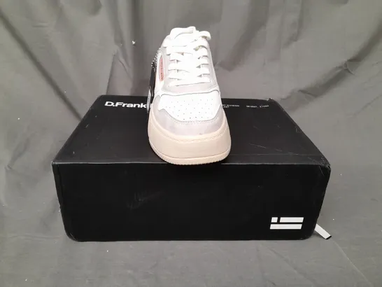 BOXED PAIR OF D.FRANKLIN SHOES IN WHITE/PINK EU SIZE 37