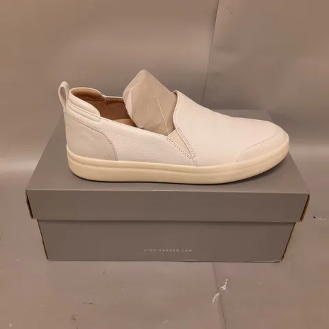 BOXED VIONIC PENELOPE TRAINERS SIZE 5