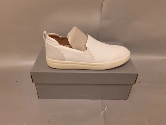 BOXED VIONIC PENELOPE TRAINERS SIZE 5