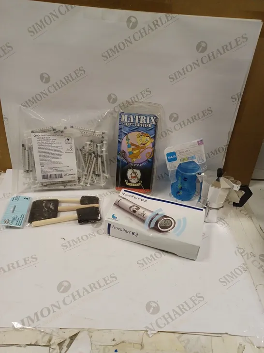 LOT OF APPROX 12 ASSORTED ITEMS TO INCLUDE A BAG OF ORAL DISPENSING SYRINGES, A NOVO PEN, A MATRIX INNOVATIONS MONKEY ARM ETC.