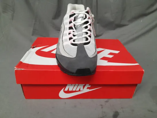 BOXED PAIR OF NIKE AIR MAX 95 SHOES IN GREY/PINK UK SIZE 11.5