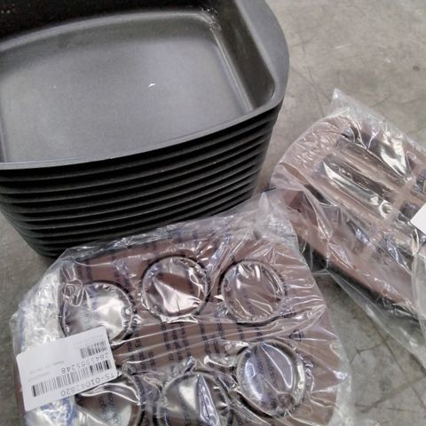 BOX OF APPROXIMATELY 12 SMALL NON STICK ROASTING PANS & APPROXIMATELY 20 SILICON CAKE MOULDS 