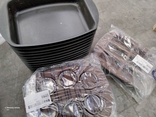 BOX OF APPROXIMATELY 12 SMALL NON STICK ROASTING PANS & APPROXIMATELY 20 SILICON CAKE MOULDS 