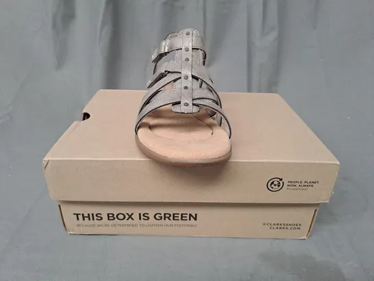 BOXED PAIR OF CLARKS ELIZABELLE SKY OPEN-TOE SANDALS IN METALLIC PEWTER UK SIZE 5.5