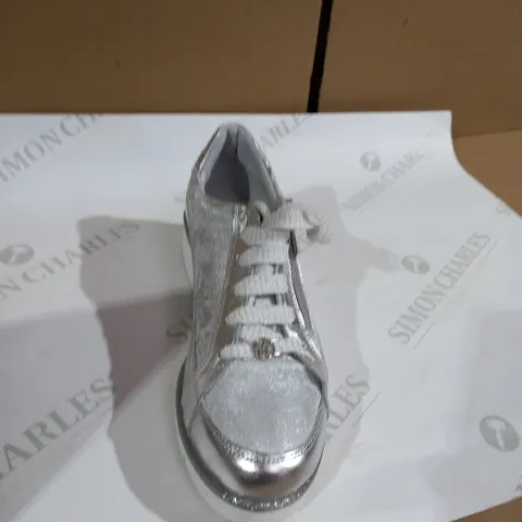 MODA SILVER  TRAINERS SIZE 5