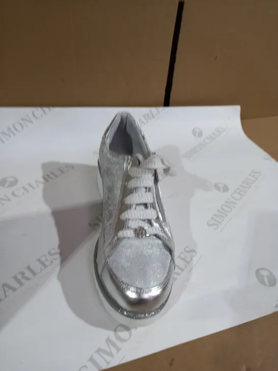 MODA SILVER  TRAINERS SIZE 5