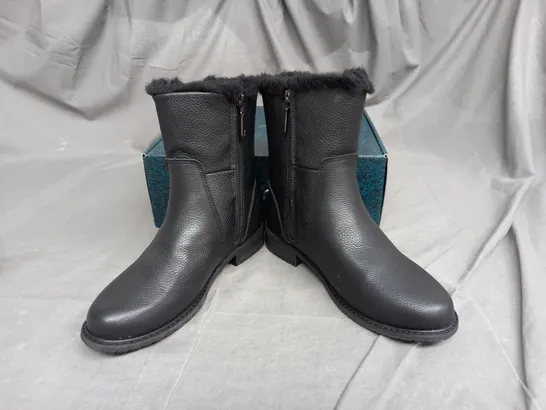 EMU AUSTRALIA BYRON ZIP BOOT IN BLACK SIZE 7