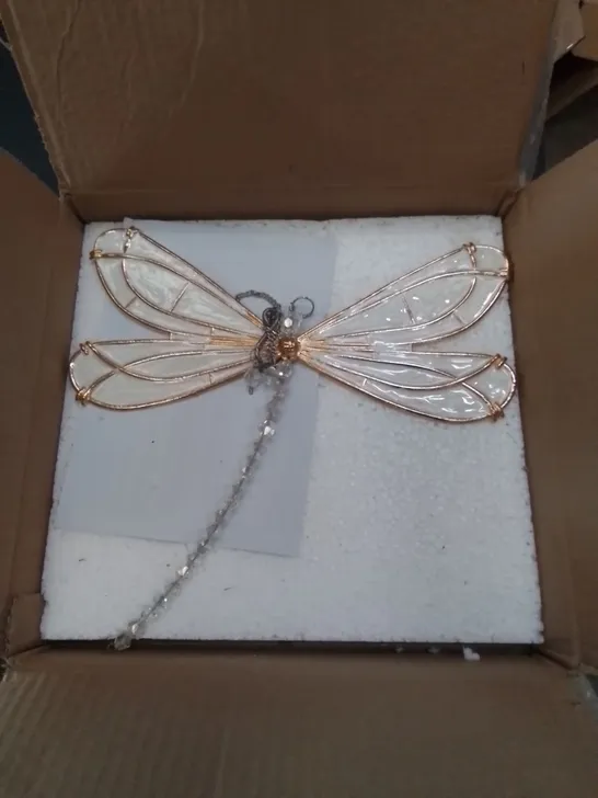 BOXED CRYSTAL DRAGONFLY WALL DECOR PIECE 