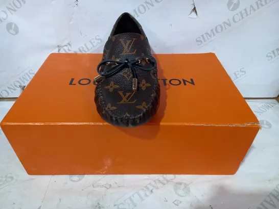 BOXED PAIR OF LOUIS VUITTON ARIZONA SLIP ON LEATHER SHOES IN BROWN SIZE UNSPECIFIED