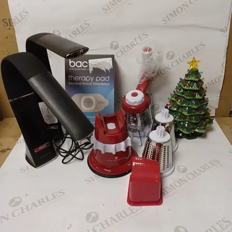 LOT OF APPROX 6 ASSORTED HOUSEHOLD ITEMS TO INCLUDE COOK'S ESSENTIALS GRATER/SLICER, BACK THERAPY ELECTRICAL PAD, BLACK DESK LAMP, ETC 