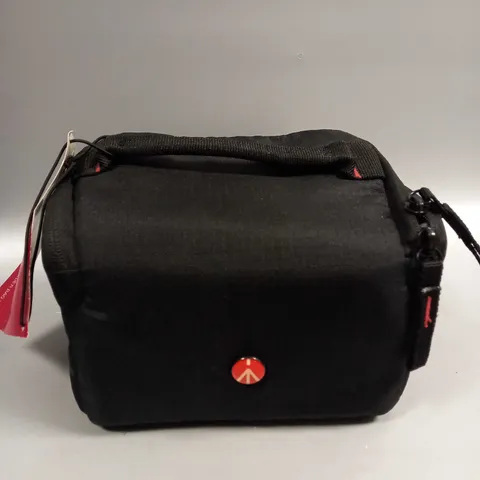 MANFROTTO ESSENTIAL SHOULDER BAG IN BLACK