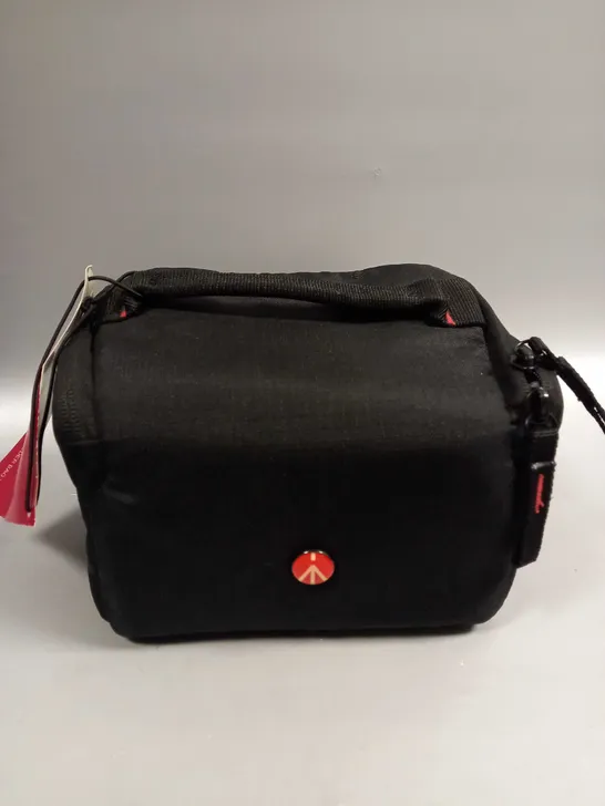 MANFROTTO ESSENTIAL SHOULDER BAG IN BLACK