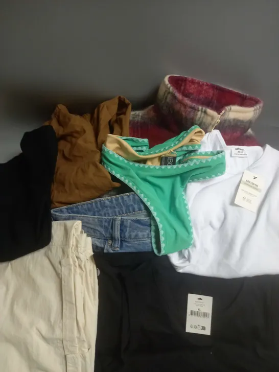 BOX OF APPROXIMATELY 10 ASSORTED CLOTHING ITEMS TO INCLUDE JACKET, TROUSERS, TOPS ETC