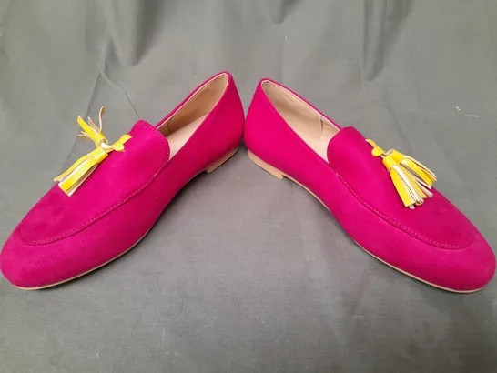 BOXED PAIR OF DESIGNER SLIP-ON TASSEL DETAIL SHOES IN PINK/YELLOW EU SIZE 38