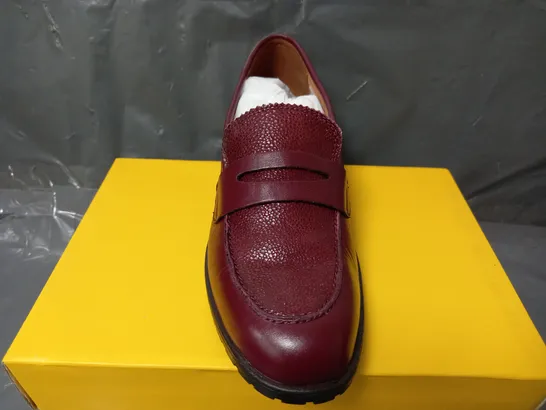 STRIVE SEVILLE SHOES IN CHERRY - UK 5.5