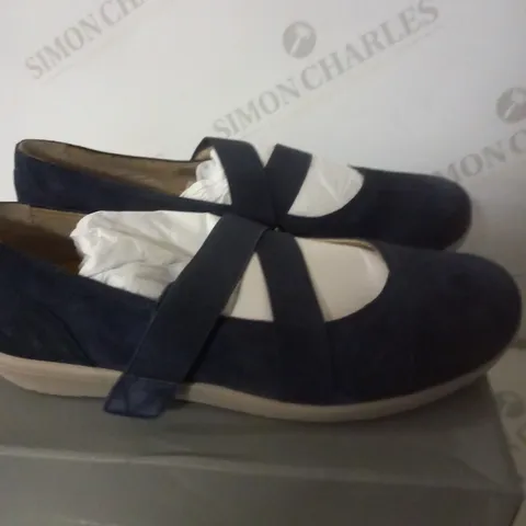 VIONIC BLUEBERRY SHOE SIZE 9