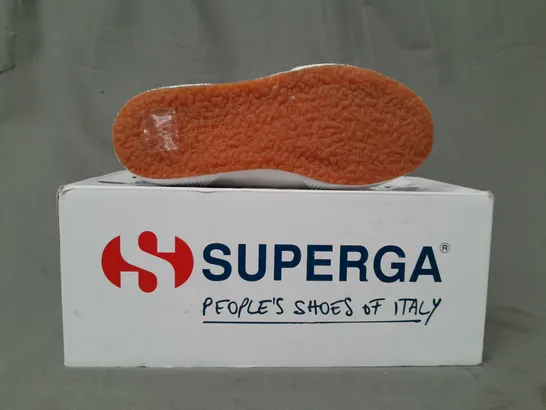 BOXED PAIR OF SUPERGA KID'S SHOES IN WHITE W. MULTICOLOUR EYELETS UK SIZE 11