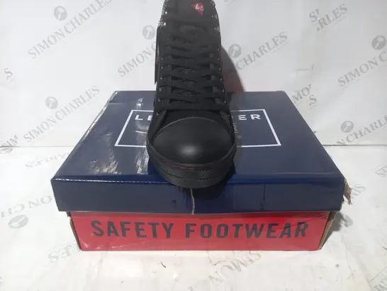 BOXED PAIR OF LEE COOPER WORKWEAR SAFETY BOOTS IN BLACK UK SIZE 9