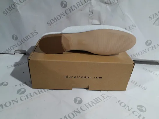 BOXED DUNE WHITE-CROC PRINT LEATHER SLIM SOLE BACKLESS SHOES SIZE 7/40