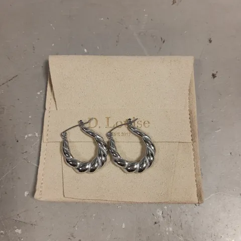 D.LOUISE TWIST HOOP EARRINGS 