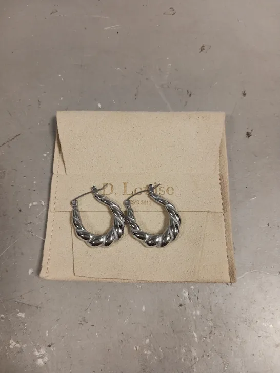 D.LOUISE TWIST HOOP EARRINGS 