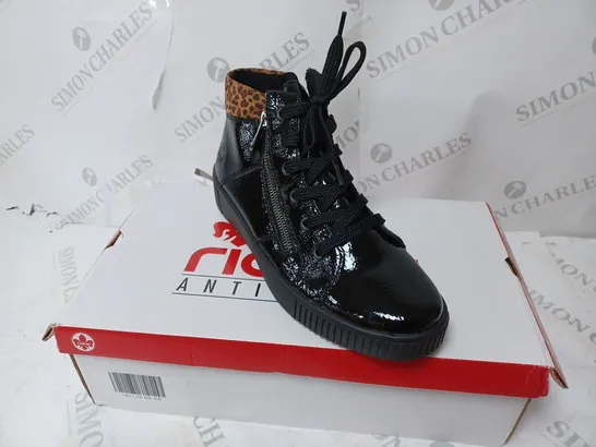 BOXED PAIR OF RIEKER HI TOP TRAINERS IN BLACK UK SIZE 6