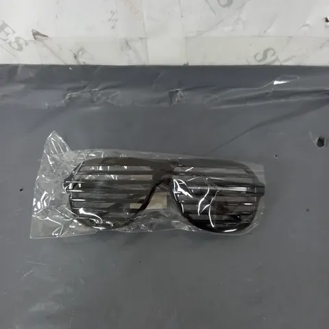 APPROXIMATELY 100 BLACK LINE GLASSES  - COLLECTION ONLY 