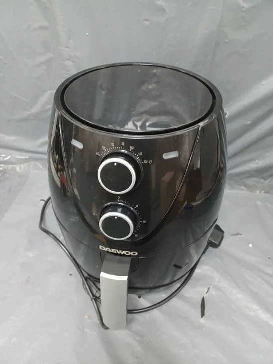 BOXED DAEWOO 4L AIR FRYER