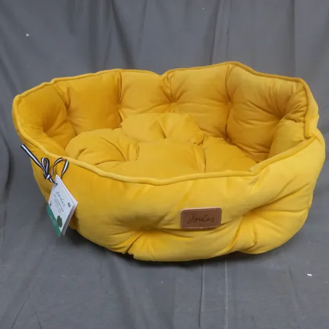 JOULES CHESTERFIELD PET BED IN YELLOW