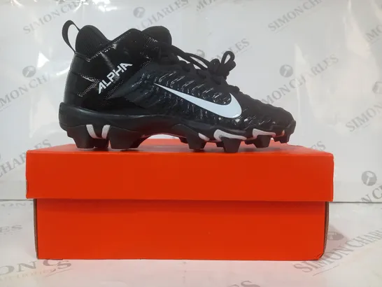 BOXED PAIR OF NIKE ALPHA MENACE 2 SHARK FOOTBALL BOOTS IN BLACK/WHITE UK SIZE 3.5