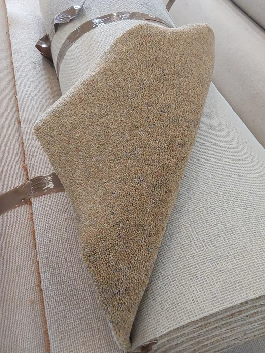 ROLL OF QUALITY CRESTA CARPET // SIZE: APPROX 0.98 X 3m