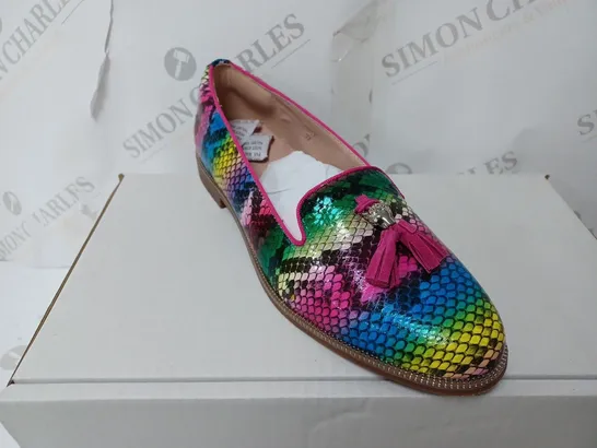 BOXED PAIR OF MODA IN PELLE ENLIE LOAFERS IN RAINBOW SIZE 6