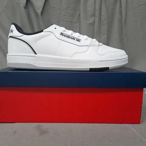 BOXED PAIR OF REEBOK PHASE COURT SHOES IN WHITE UK SIZE 10