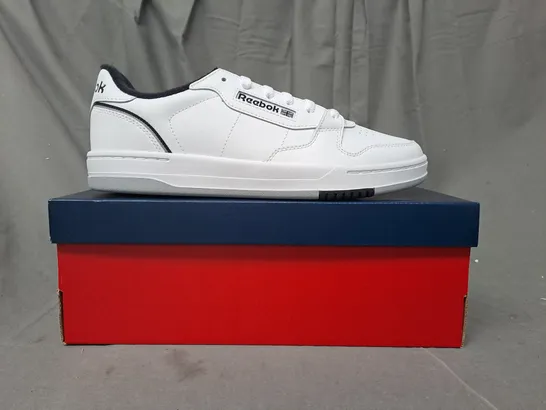 BOXED PAIR OF REEBOK PHASE COURT SHOES IN WHITE UK SIZE 10