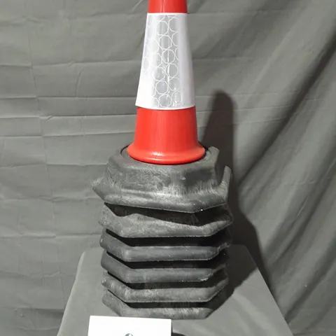 LOT OF 6 50CM TRAFFIC CONES