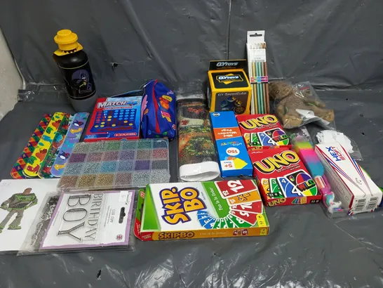 BOX OF ASSORTED TOYS AND GAMES TO INCLUDE UNO, DIAMOND PAINTINGS AND PENCIL CASES