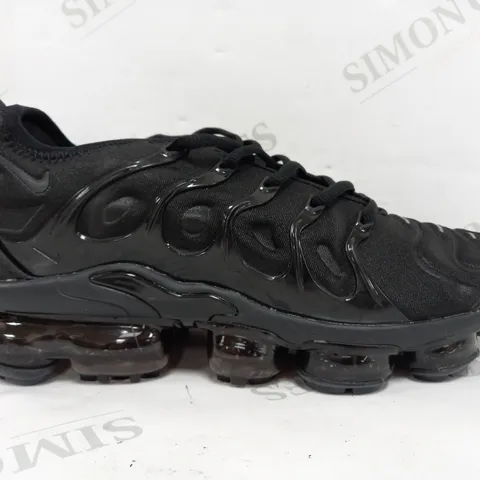 NIKE VAPOR MAX AIR IN BLACK - UK 7