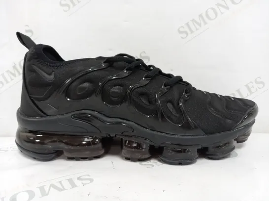 NIKE VAPOR MAX AIR IN BLACK - UK 7