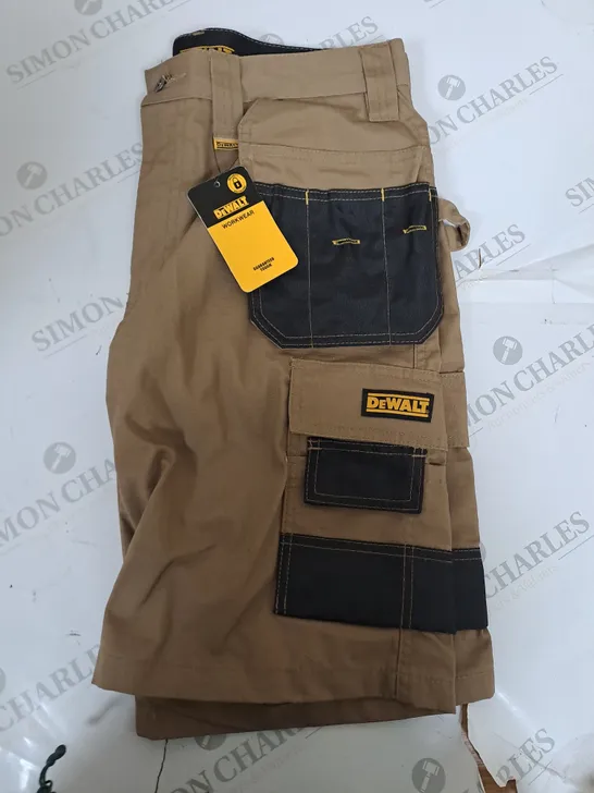 DEWALT RIPSTOP WORK SHORTS SIZE 32