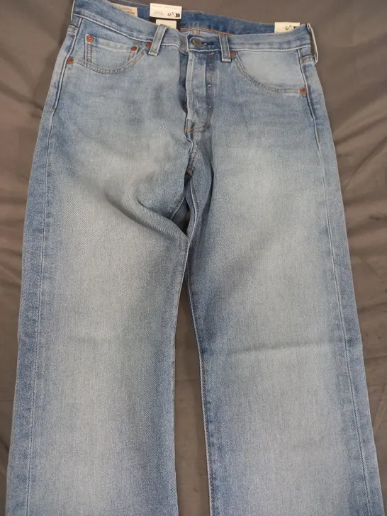 LEVI'S 501 ORIGINAL STRAIGHT LEG JEANS IN BLUE SIZE 29/32