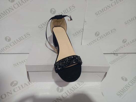 BOXED PAIR OF DESIGNER HEELS IN BLACK WITH JEWELLED EFFECT EU SIZE 38