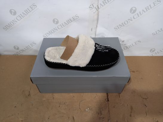 BOXED PAIR OF VIONIC SLIPPERS - SIZE 4