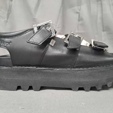 BOXED PAIR OF KICKERS CHUNKY PLATFORM SANDALS IN BLACK EU SIZE 40