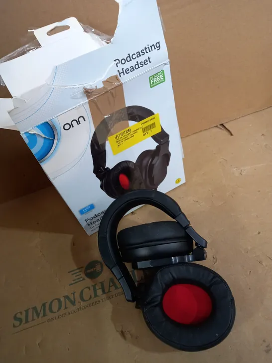 ONN PODCASTING HEADSET IN BLACK