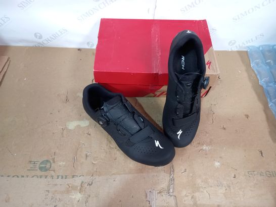 BOXED PAIR OF RCH SPECIALISED CYCLE SHOES SIZE 8.6