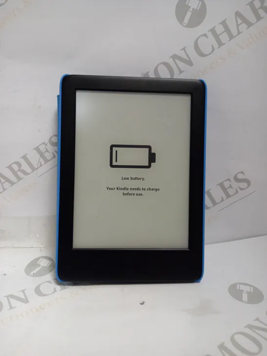 AMAZON KINDLE E-READER WITH CASE 